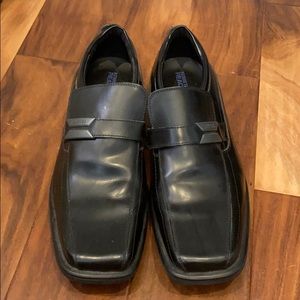 Men's dress shoes